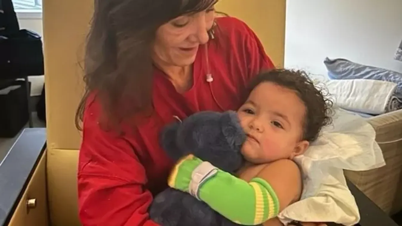 Bármikor meghalhat a 19 hónapos kislány: agydaganatot találtak a fejében, az orvosok is tanácstalanok