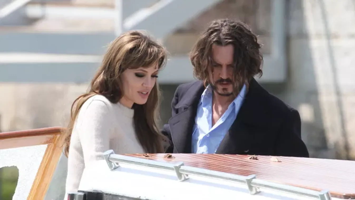 Ez a randi nagyon mellé ment: 15 éve gabalyodott össze Angelina Jolie és Johnny Depp