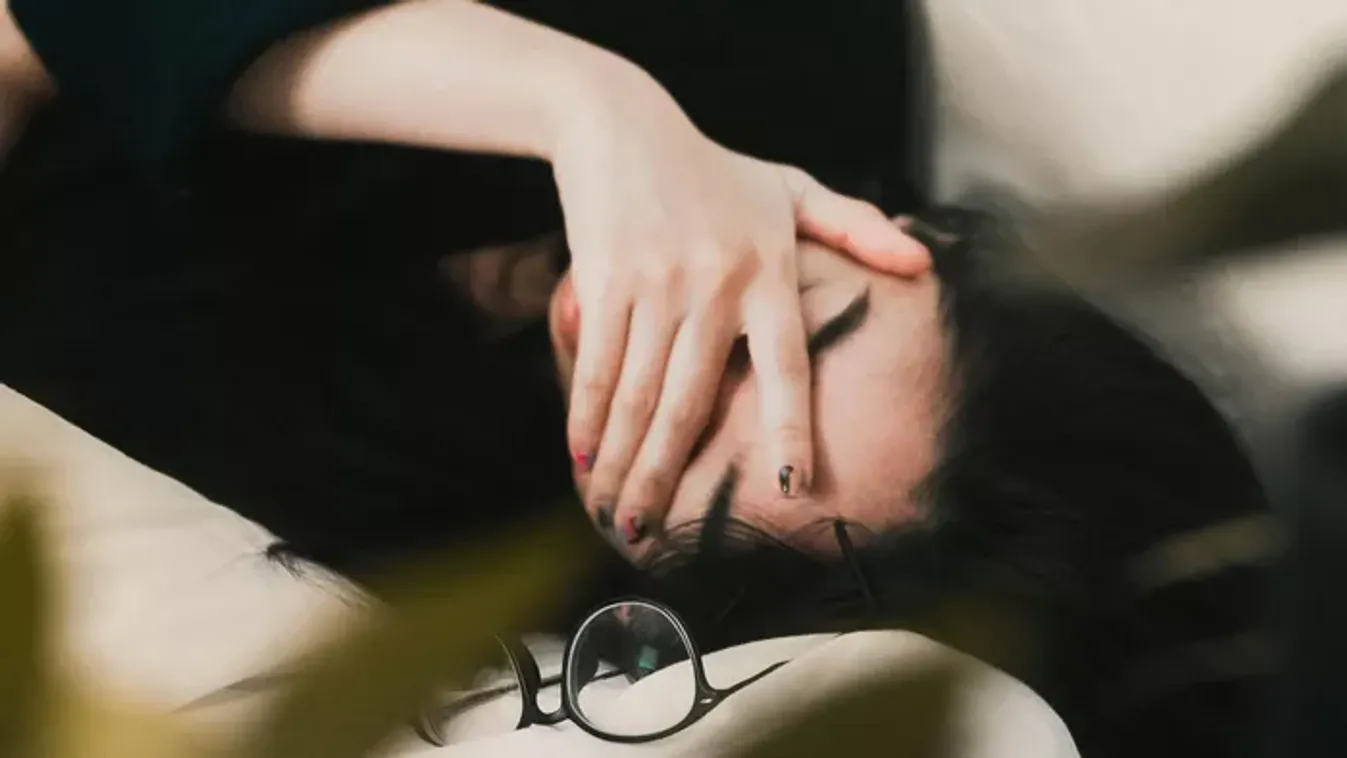 3 csillagjegy, aki mintha az egész világ terhét cipelné