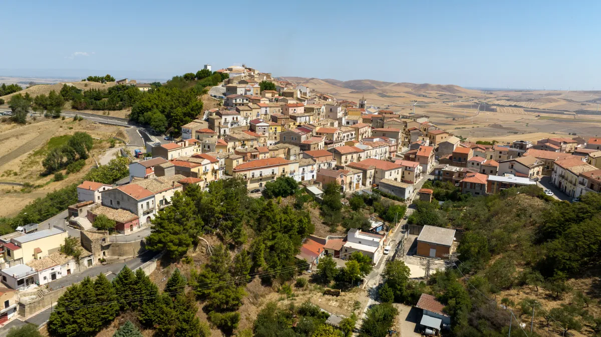 Külföldre költözés candelai úti céllal.