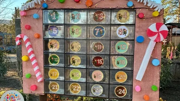 Óriás adventi naptár jelent meg Pócsmegyeren