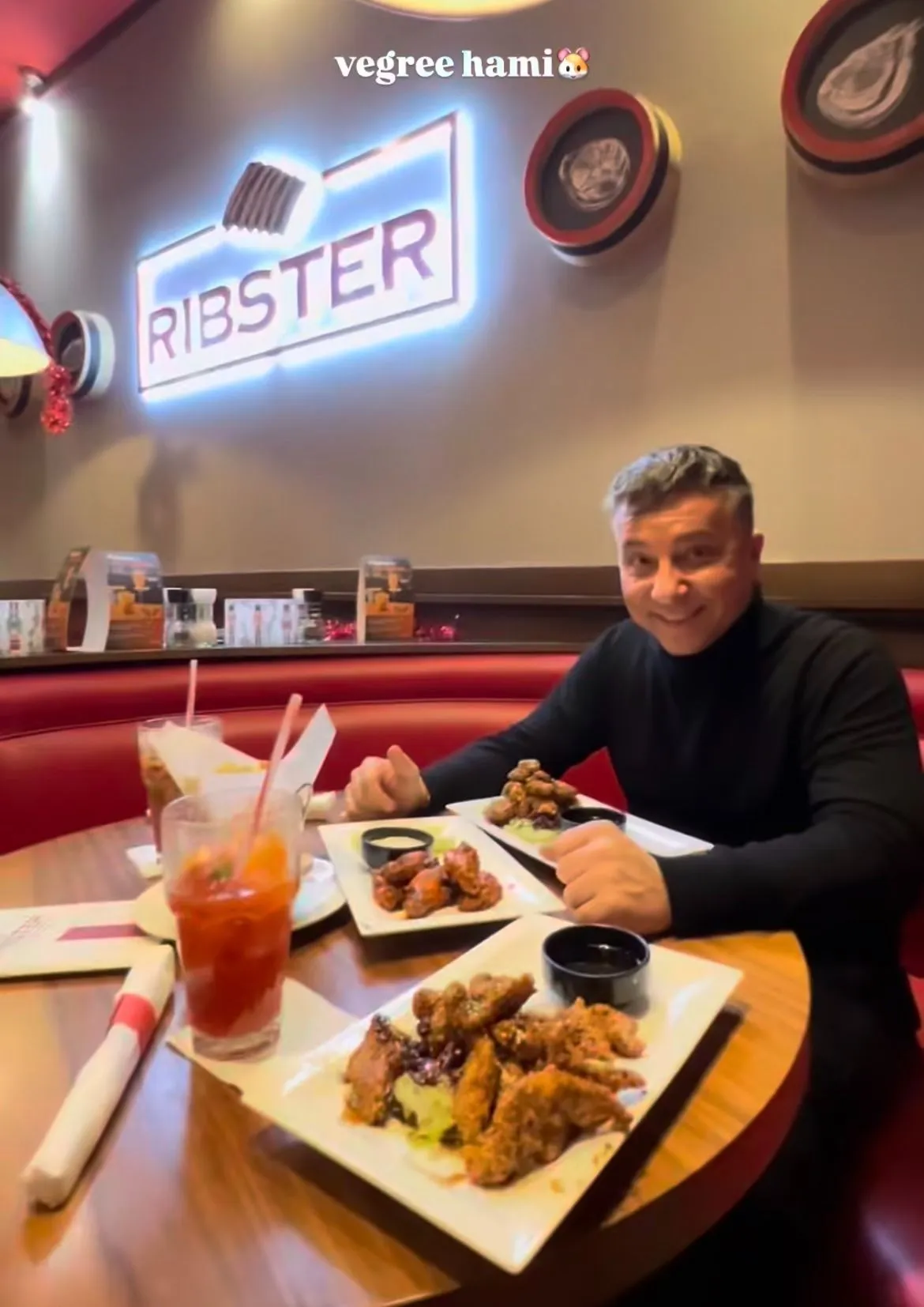 L.L. Junior egy étteremben