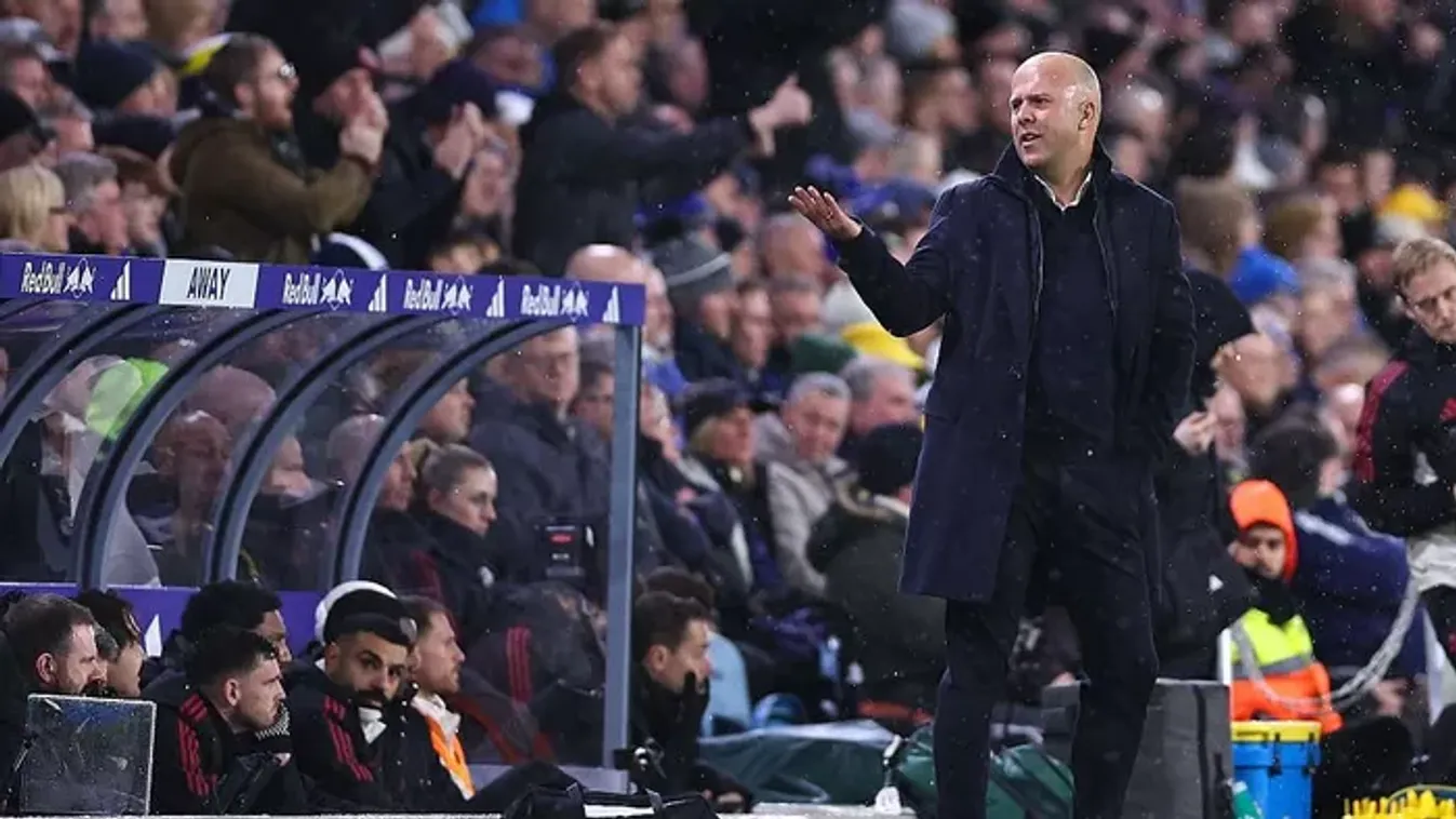 Kitört a háború Liverpoolban: Arne Slot elüldözi Szalah-t, már ma kirúghatják