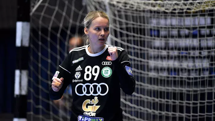 Gólyahír, megszületett a gyönyörű kézis kislánya