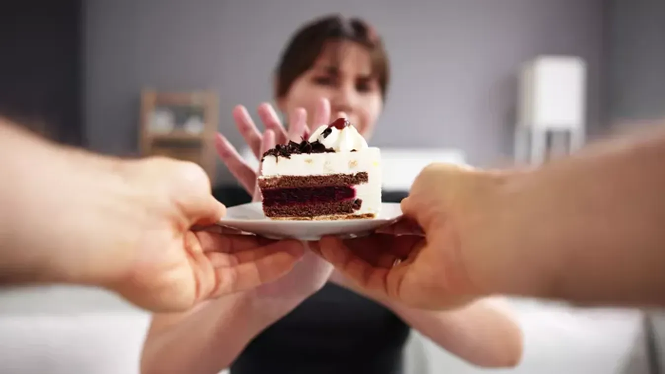 Karácsonyi túlevés: így mondj nemet, ha étellel tukmálnak