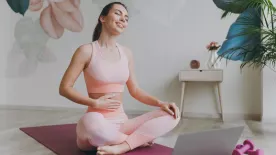 5 jógagyakorlat, amelytől azonnal beindul a fogyás