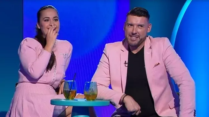 Kétszer is kínos helyzetbe került Jolly a kamerák előtt