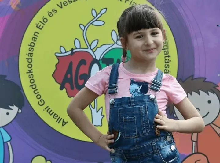 Nevelőszülő kerestetik országszerte. Több ezerre lenne szükség