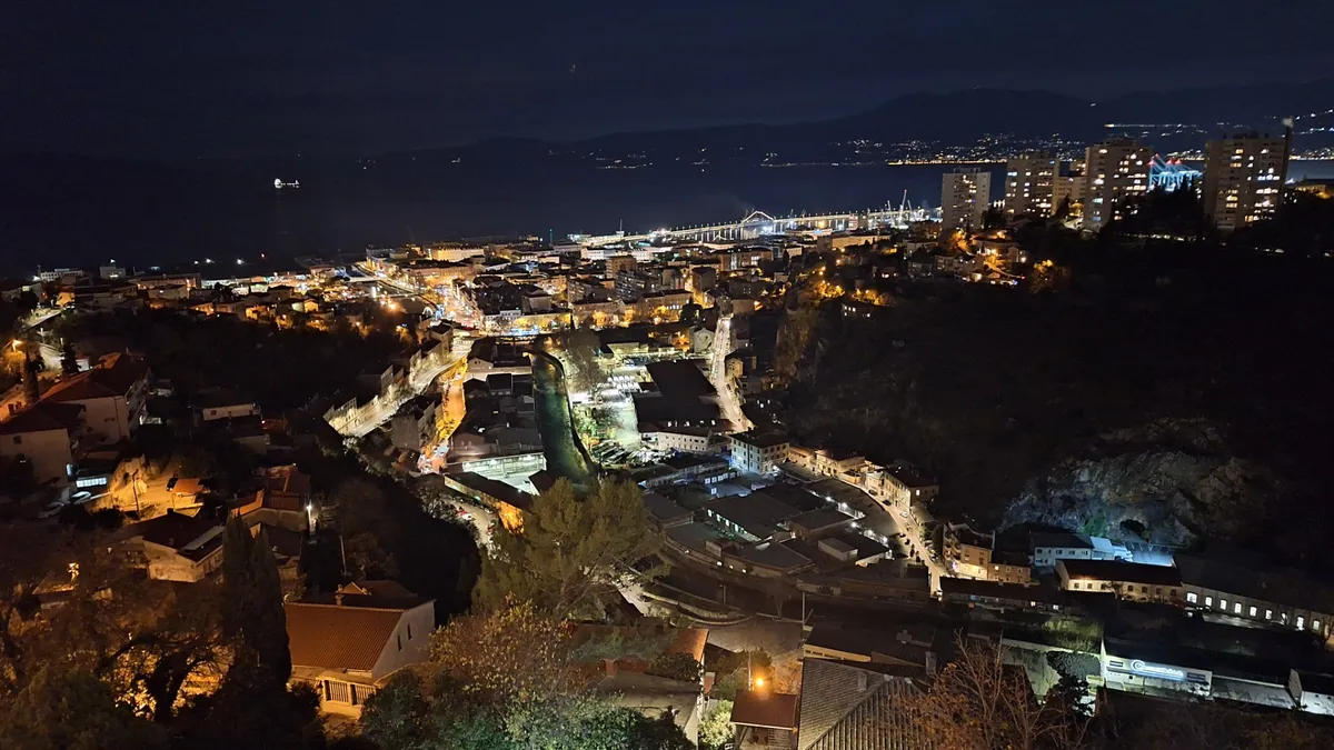 Fiume esti panorámája a Gradina Trsatból.
