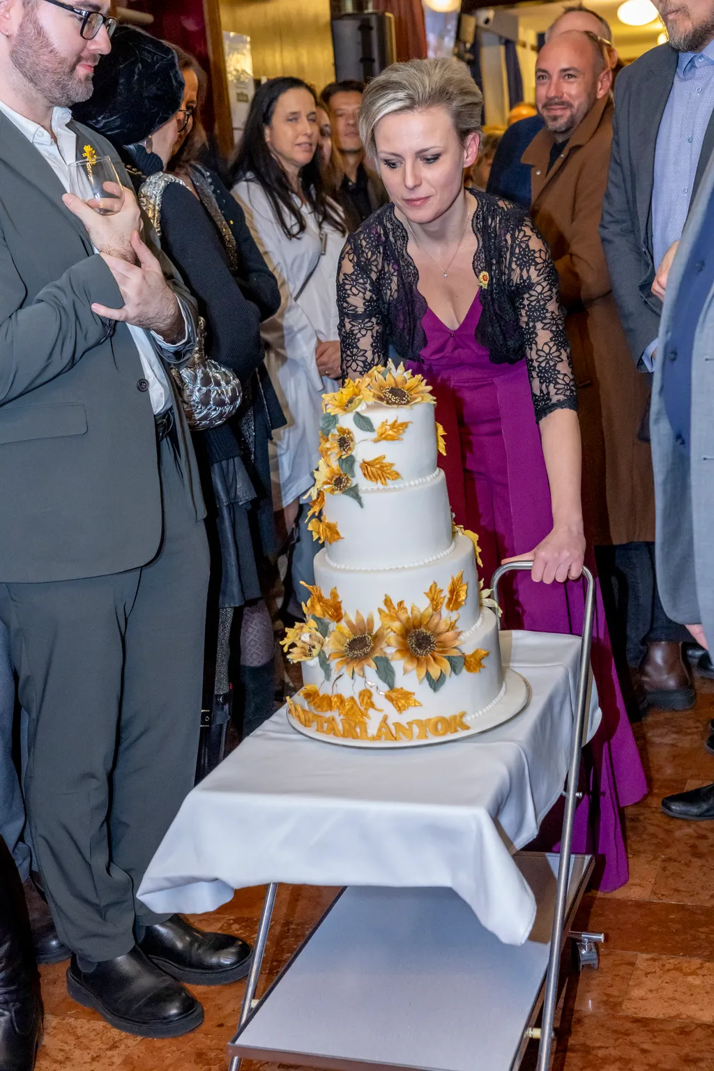 Nem csak a darab aratott nagy sikert: egy csodálatos tortával lett megkoronázva az este.