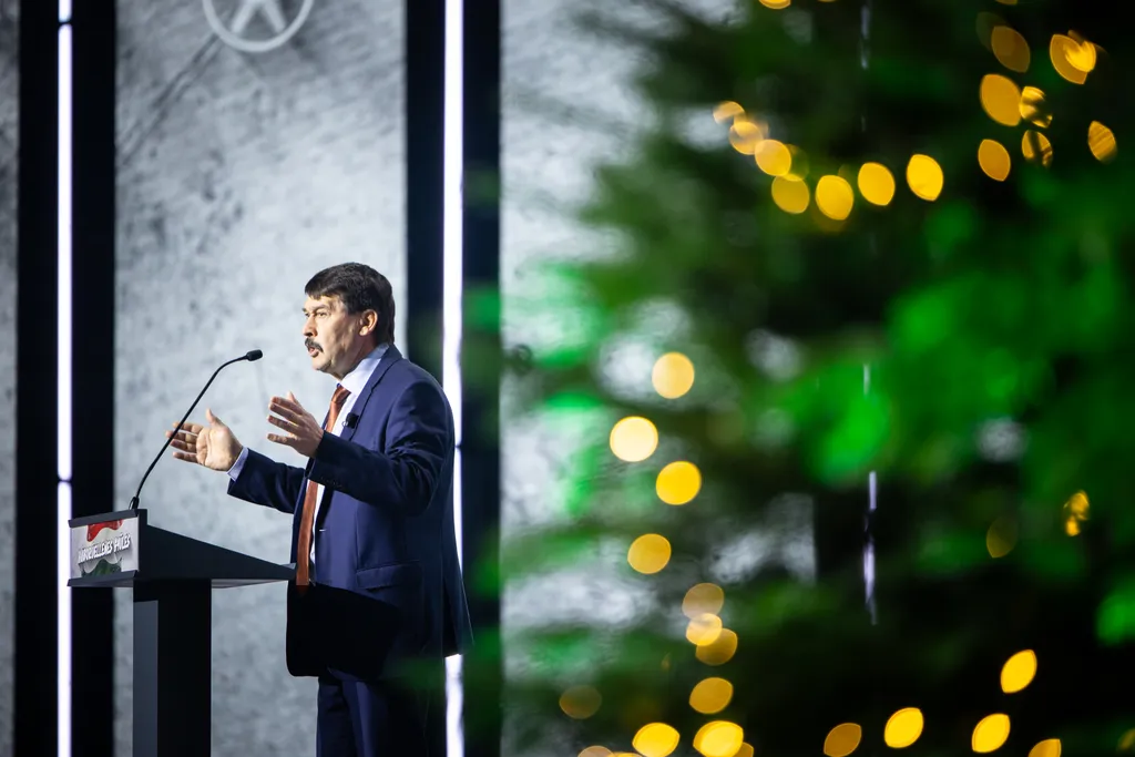 Háborúellenes Gyűlés Szegeden – Orbán Viktor  
 12.20 Szeged 