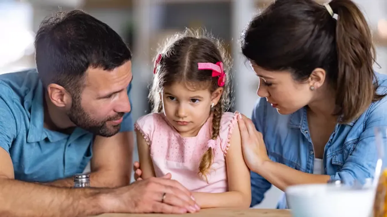 Soha ne menj túl közel a fal mellett, mert beránthatnak egy kapualjba!