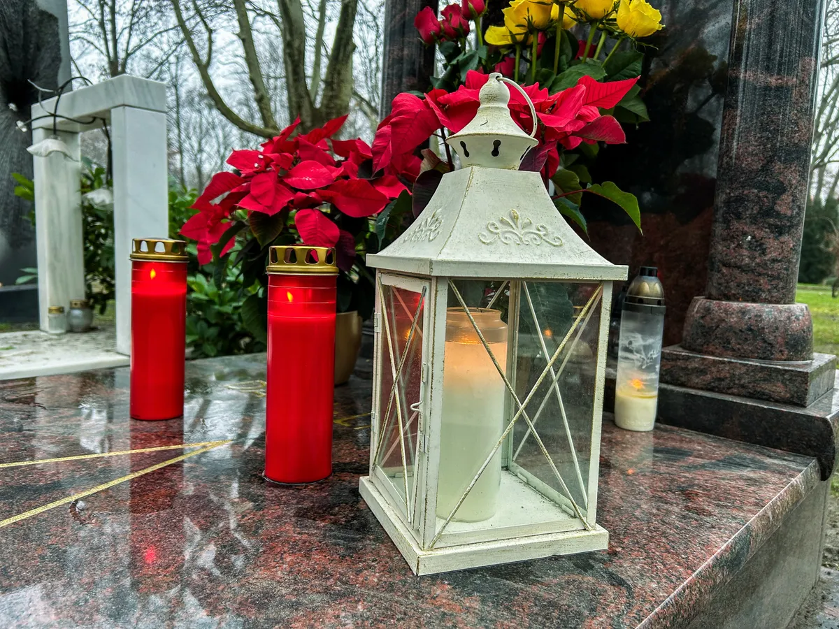 Gábor Zsazsa sírfotózás 2025_12_18
Gábor Zsazsa halálának évfordulója
Fiumei úti sírkert