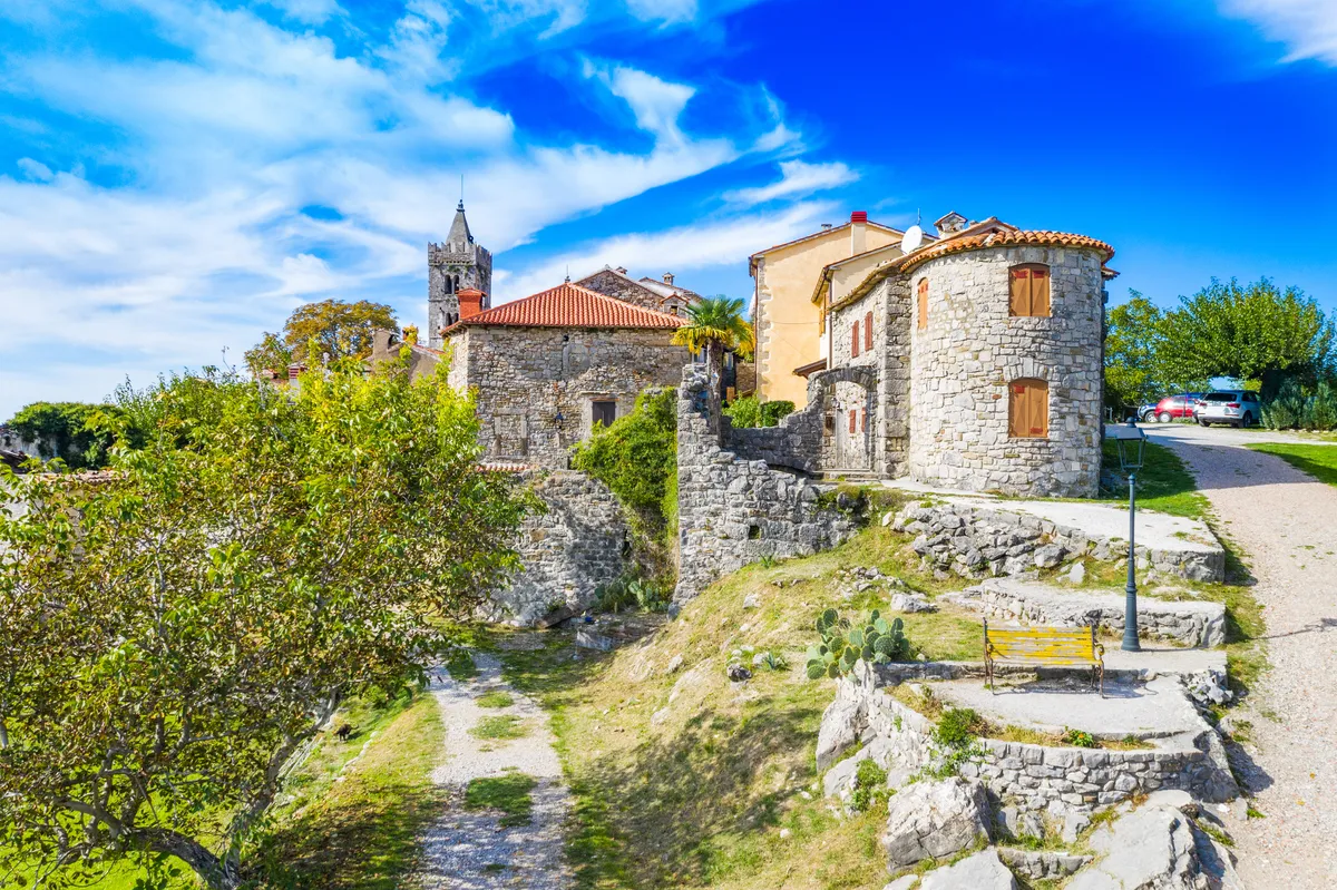 Hum, a világ legkisebb városa évszázadok óta nem terjeszkedik tovább.