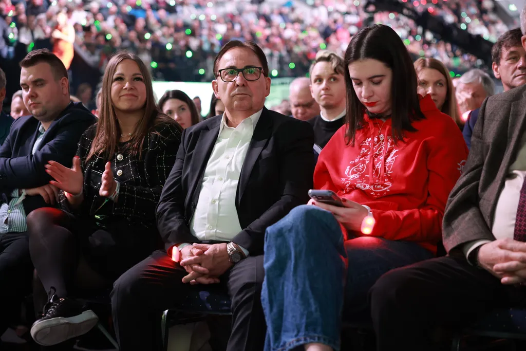 Háborúellenes Gyűlés Szegeden – Orbán Viktor  
 12.20 Szeged 
