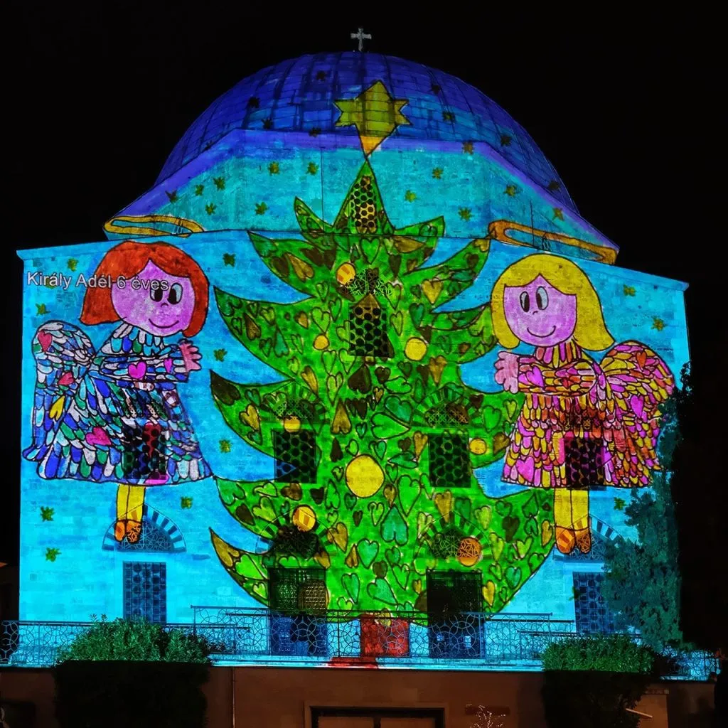 A pécsi adventi vásáron fényfesté lesz a dzsámi oldalán. 