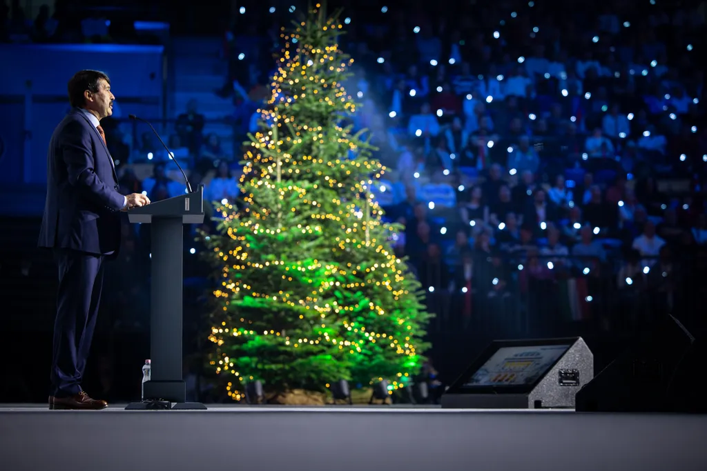 Háborúellenes Gyűlés Szegeden – Orbán Viktor  
 12.20 Szeged 