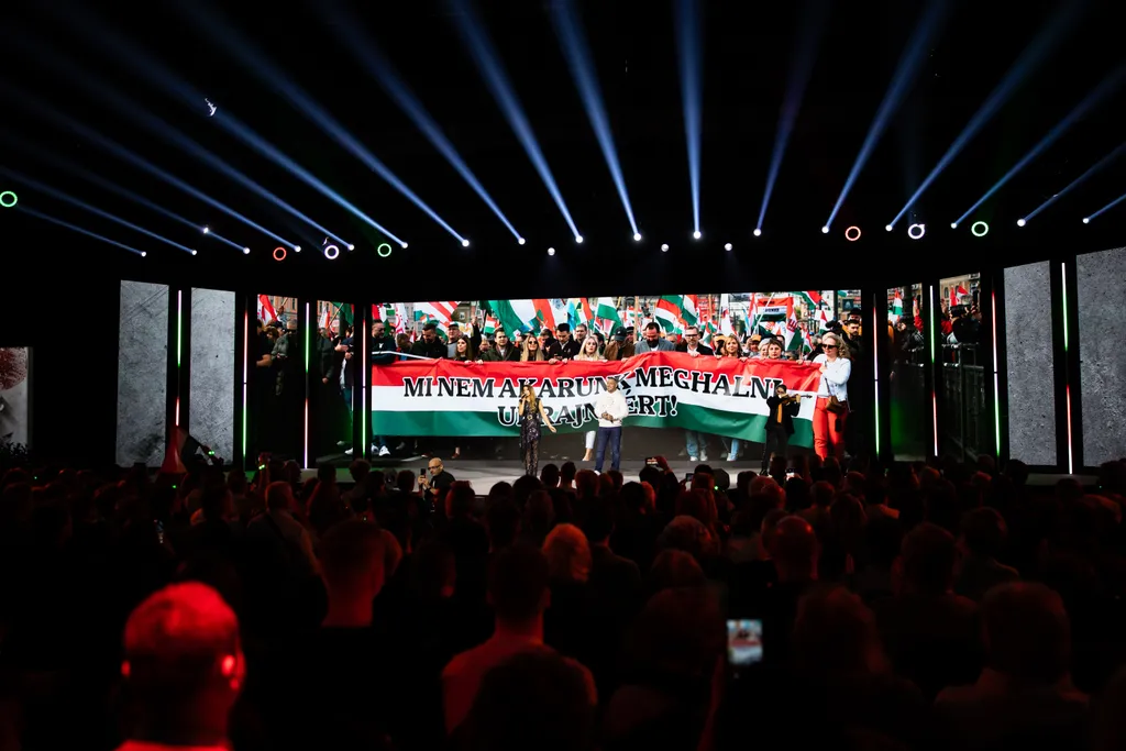 2025.12.06.Háború ellenes gyűlés_Kecskemét
Radics Gigi, Curtis