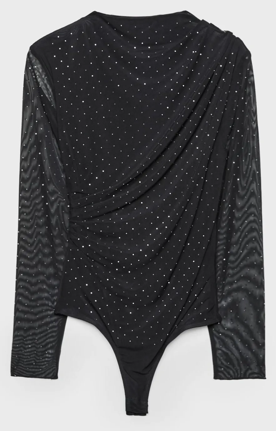 Női divat 50 felett: köves tüllbody.