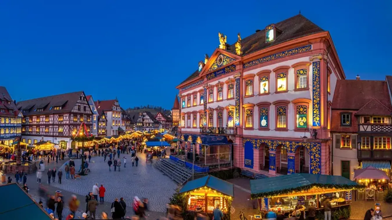 Elképesztő: ebben a városban található a világ legnagyobb adventi naptára