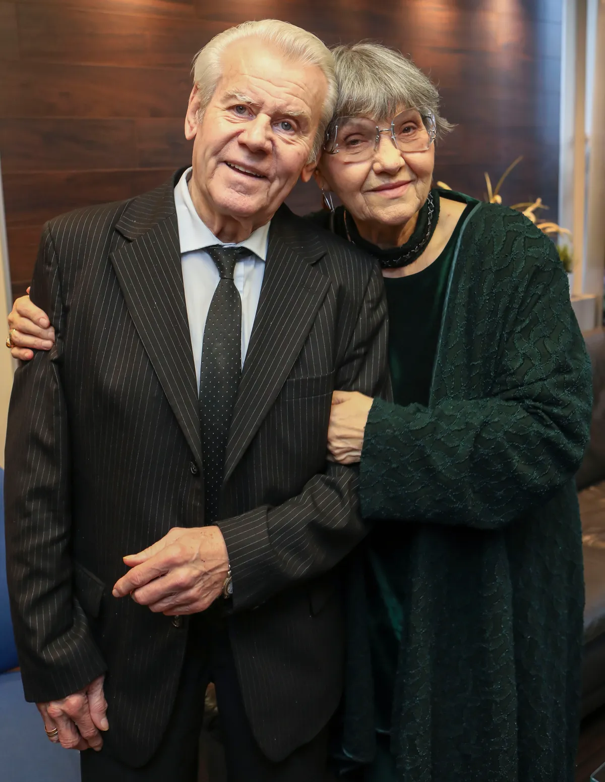 Pécsi Ildikó, férjét, Szűcs Lajost, halála napjáig segítette és ápolta, Lajos ugyanis hosszú és fájdalmas betegségben szenvedett.