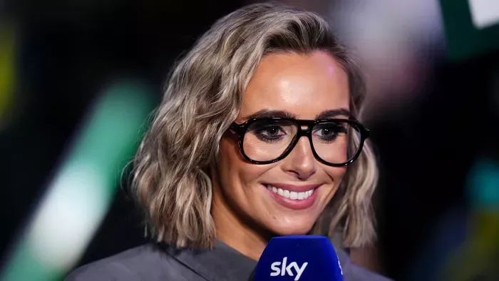 A népszerű riporternő őrületet okozott a lábaival