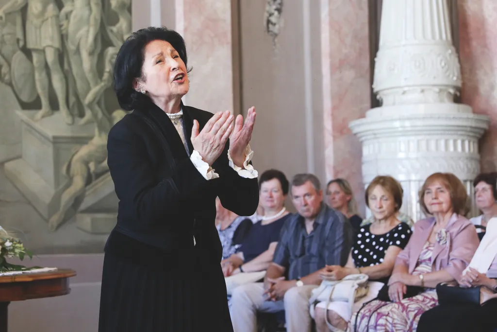 Pitti Katalin sztáradatlap