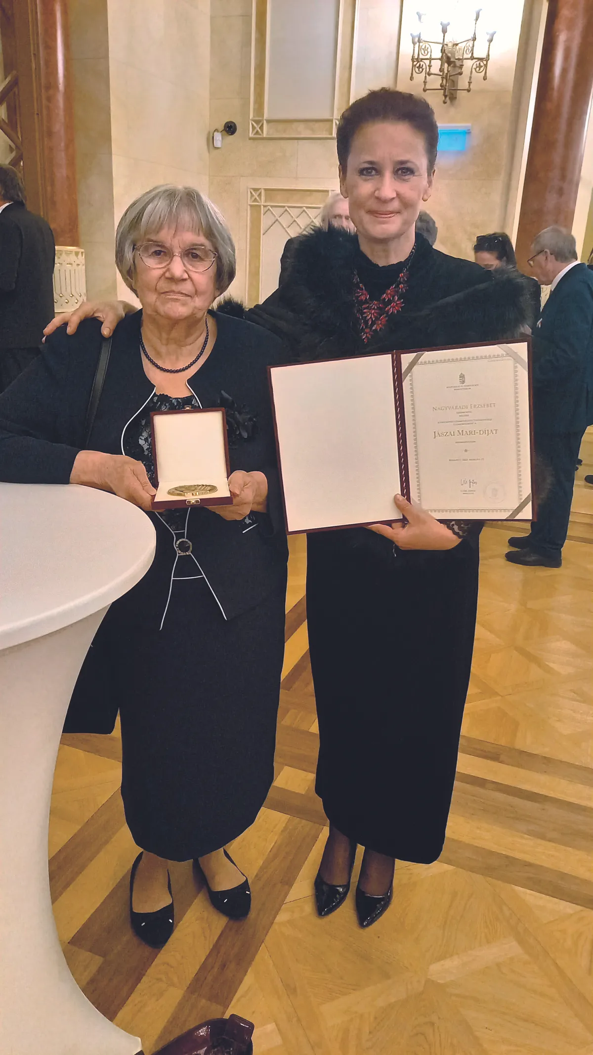 Nagyváradi Erzsébet édesanyjával vette át a Jászai Mari díjat