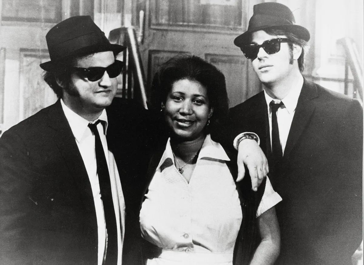 John Belushi, Aretha Franklin és Dan Aykroyd a Blues Brothers című filmben