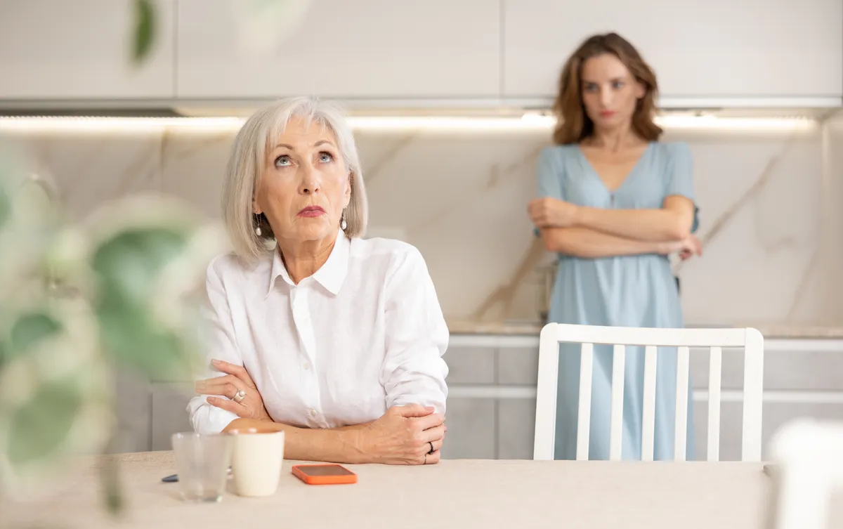 Egy Oroszlány meny és egy Rák anyós akik a horoszkóp szerint nem bírják egymást.