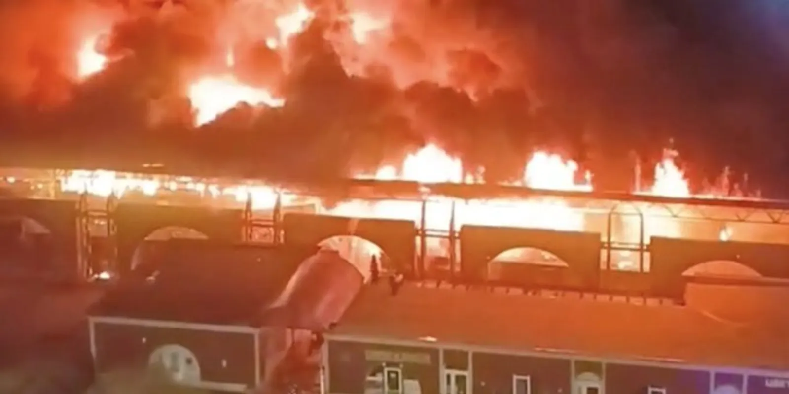 Lángokban áll Szentpétervár – videó