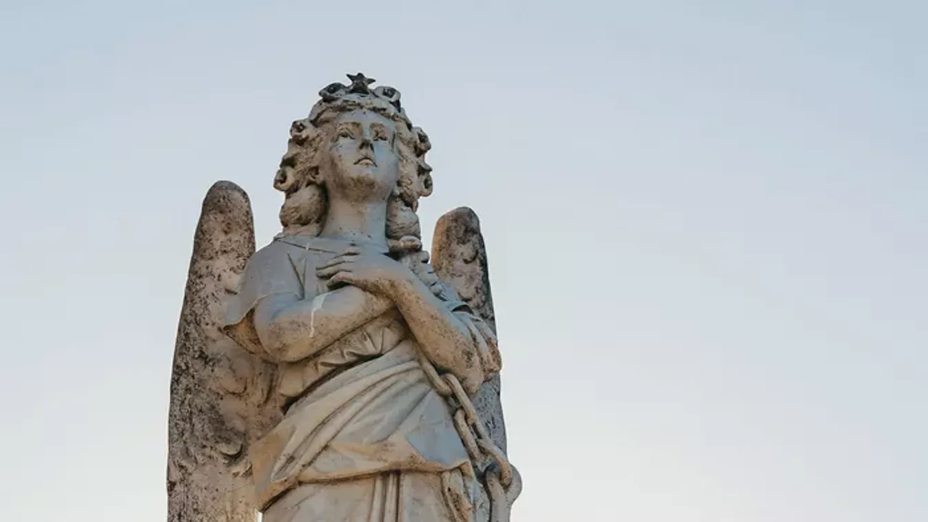 "Meghaltam. Láttam, amint a férjem a fürdőszobába húzza  a testemet"