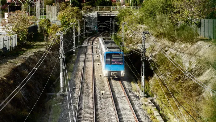 Káosz a vonatokon! A peronon rekedtek az utasok