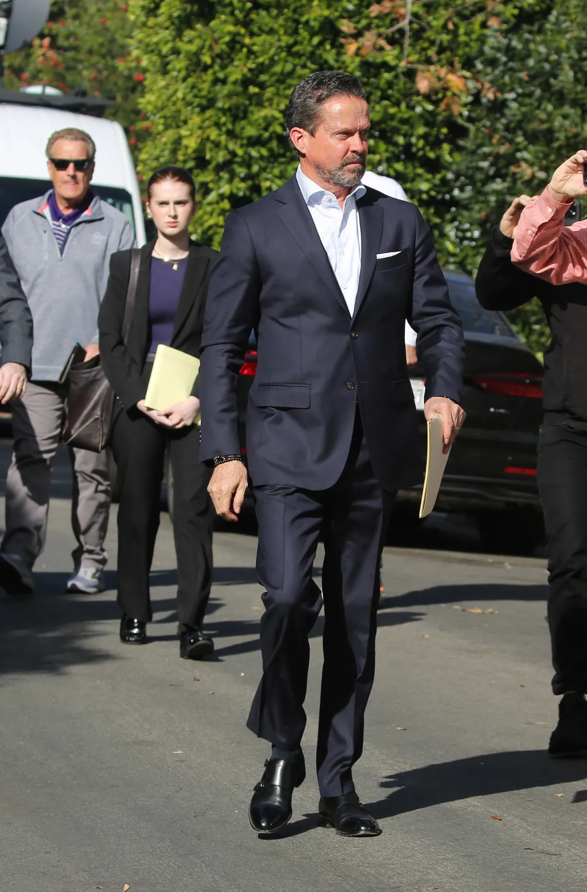 Alan Jackson védőügyvéd érkezik a vád kihirdetésére.