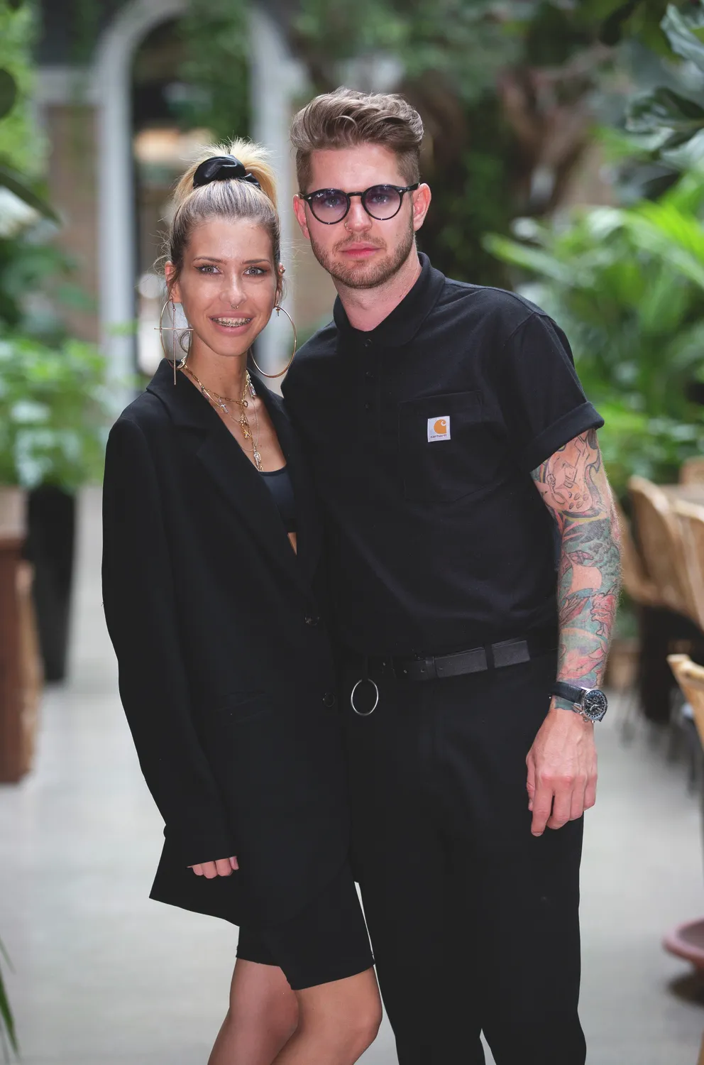 Cinthya Dictator pája mellett