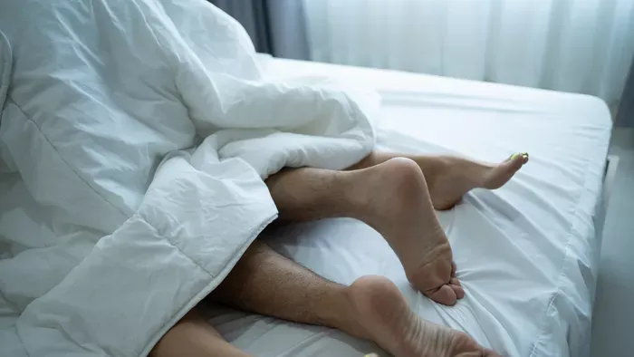 "A feleségem szexparadicsommá akarja változtatni a hálószobánkat és másokkal akar szexelni"