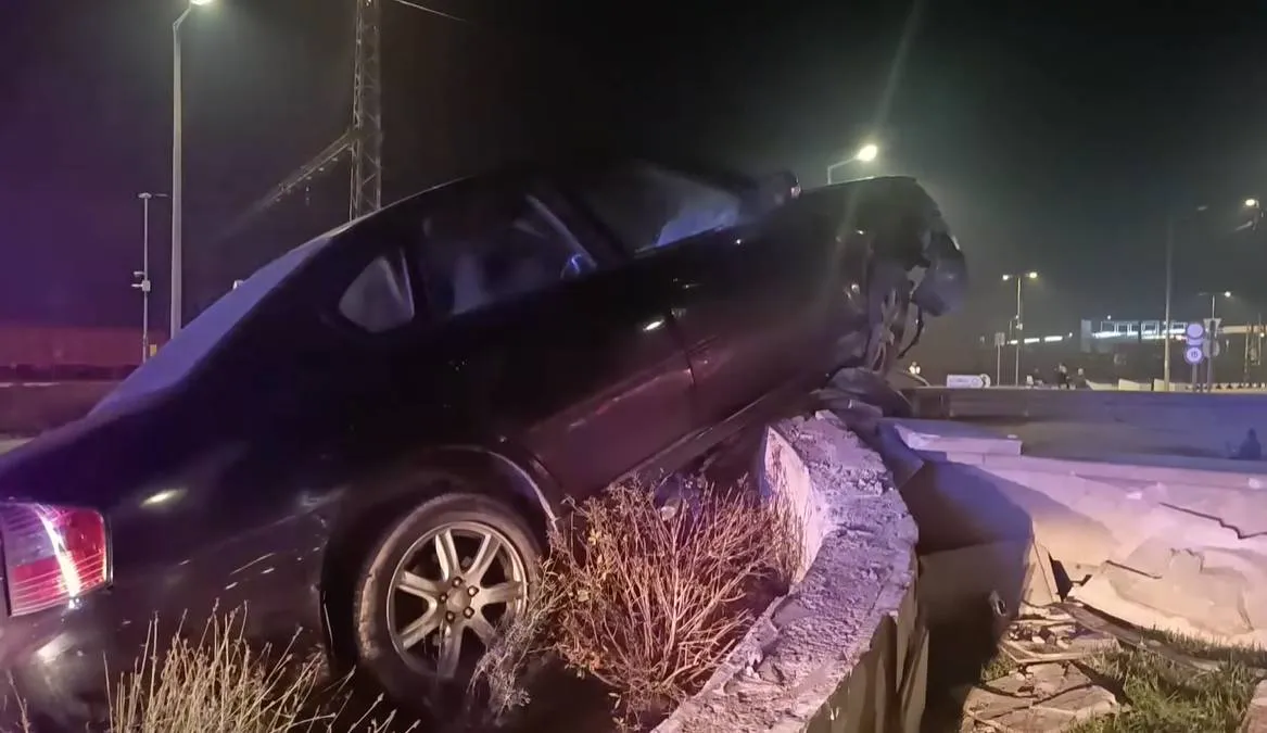 Kaposvári szökőkútban landolt az autó