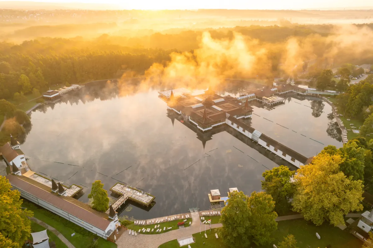  Hévízi-tó radonos termálfürdő