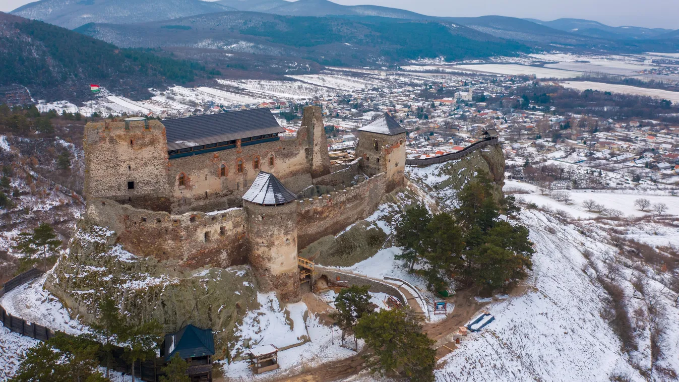 Magyar várak: Boldogkő vára télen