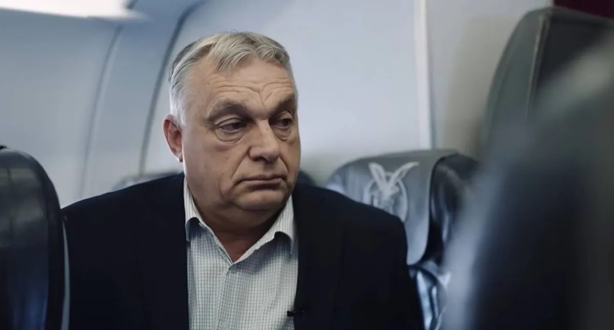 Orbán Viktor Törökország felé tartva adott interjút 