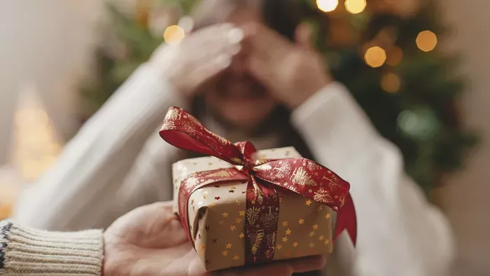 Ezek a karácsonyi ajándékok valójában rejtett üzenetek