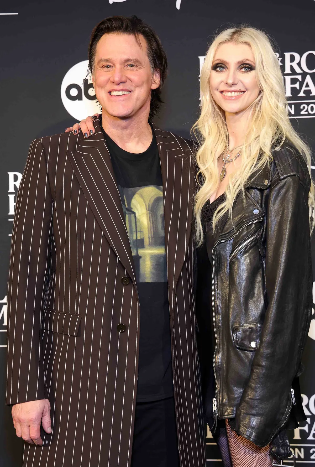 Jim Carrey és Taylor Momsen a Rock and Roll Hall of Fame beiktatási ceremóniáján.