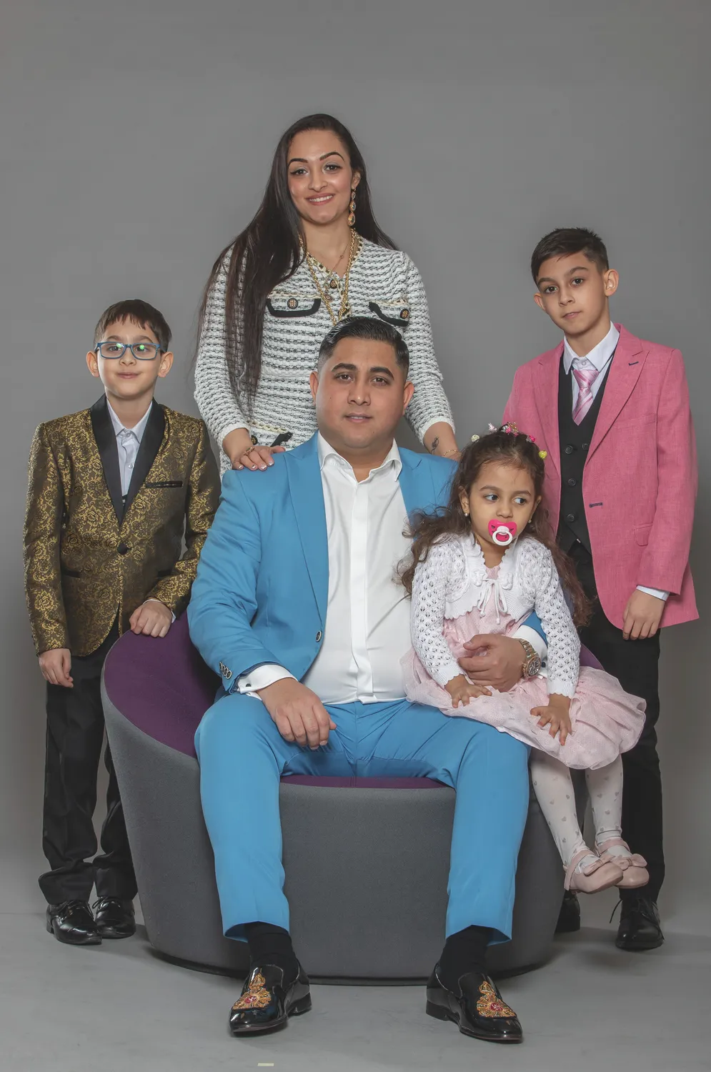 Kis Grófo imádja a családját.