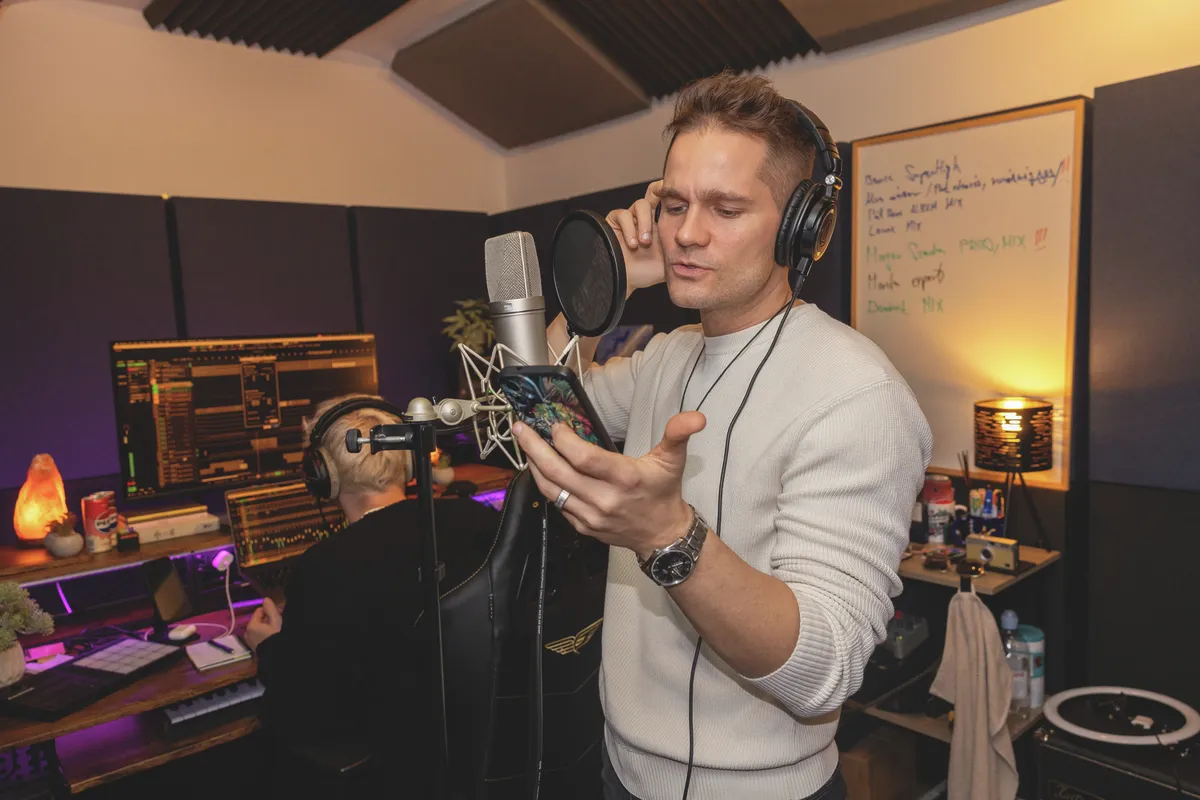 Veréb Tamás a Legénybúcsú klipjének forgatásán.