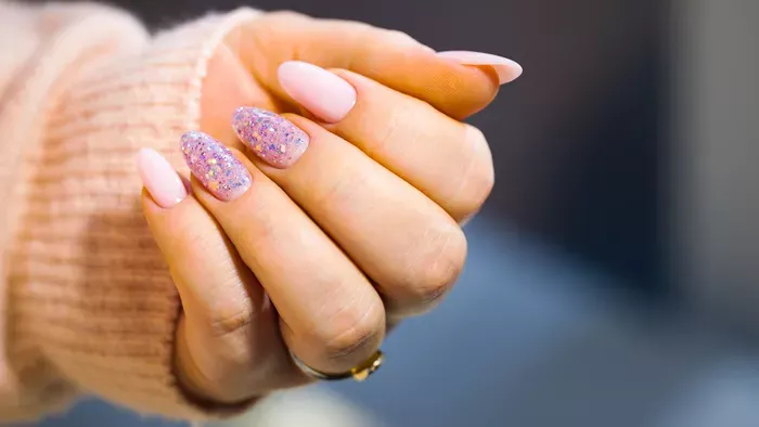 Szilveszteri körömtrendek: ezek a legnépszerűbb manikűrök