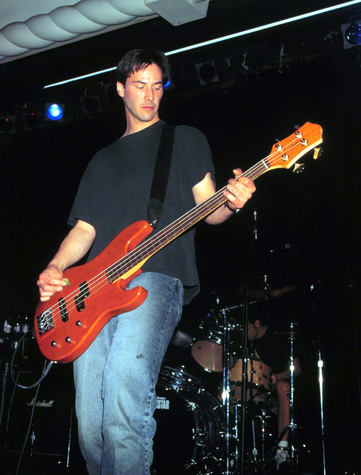 A színész júliusban lép fel Magyarországon a Dogstar nevű együttesével