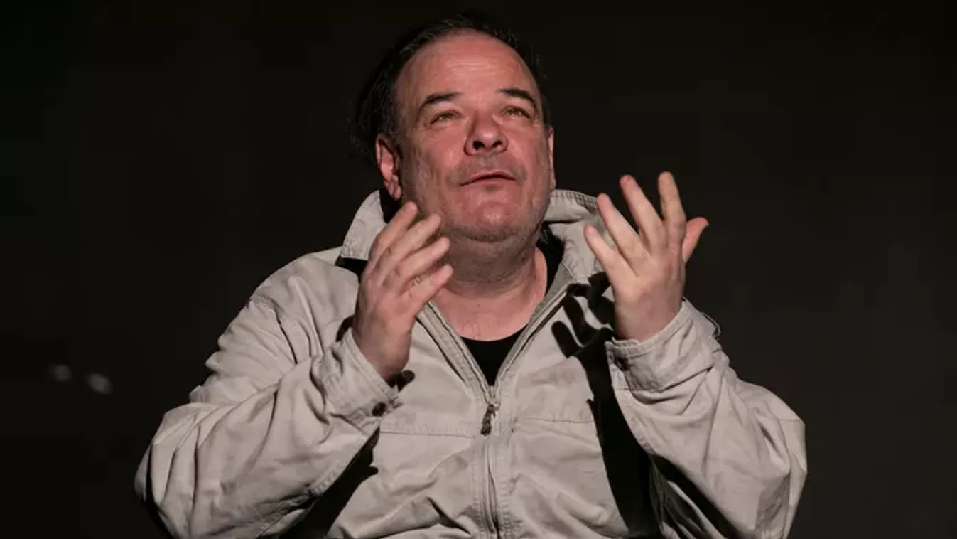 „Élete utolsó színpadi meghajlása” – szívet szaggató felvétel került elő Kálloy Molnár Péter utolsó fellépéséről