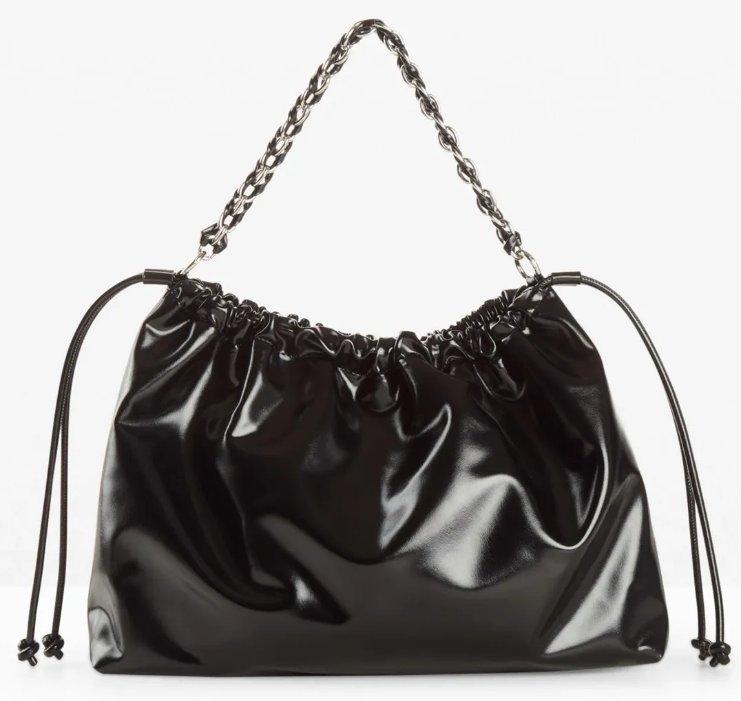 Karácsonyi divat: lakktáska