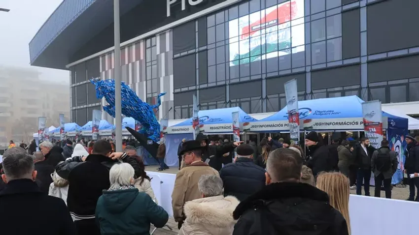 Gyűlik a tömeg: a szegedi Háborúellenes gyűlés is teltházas lesz