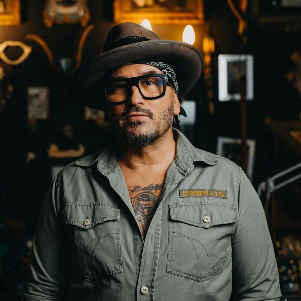 Galler András Indián többször is dolgozott Fábián Juliról.